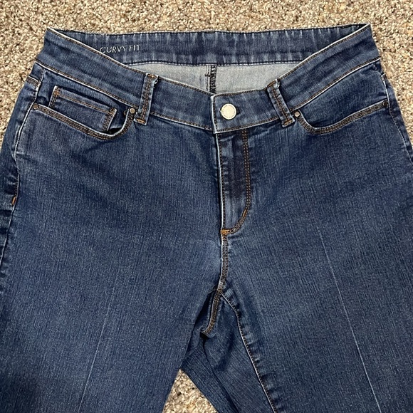 Curvy Fit Jeans - Picture 5 of 6